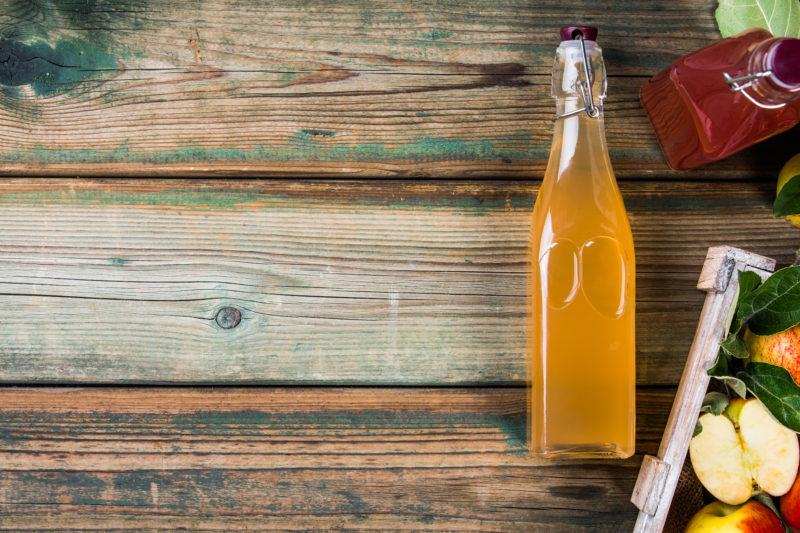 apple cider vinegar and fresh apples 2021 08 26 16 35 59 utc